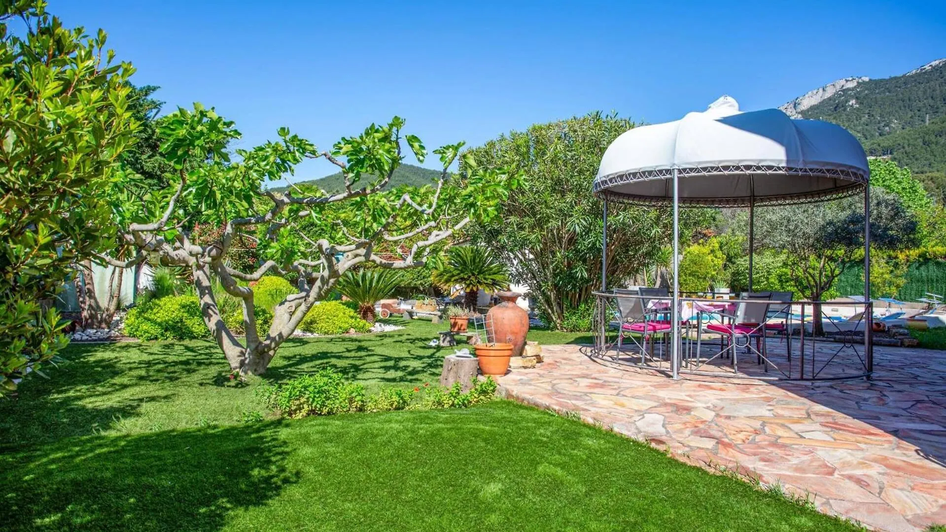 Villa Les Capucines By Villa Plus La Garde  France